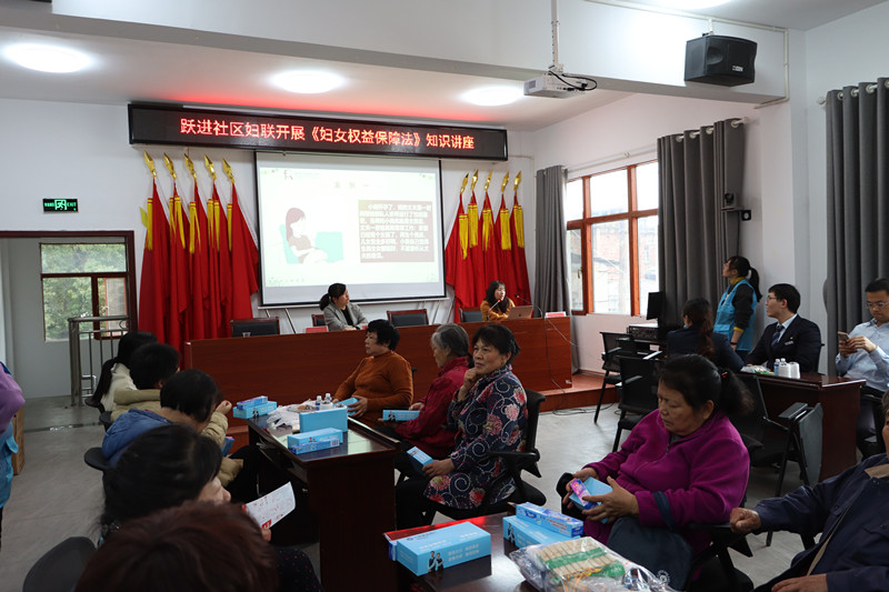 我所合伙人朱晓艳律师前往湘潭市雨湖区鹤岭镇跃进社区开展法治宣讲