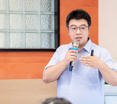 我所党支部书记、主任杨斯昂受金庭学校邀请开展普法讲座